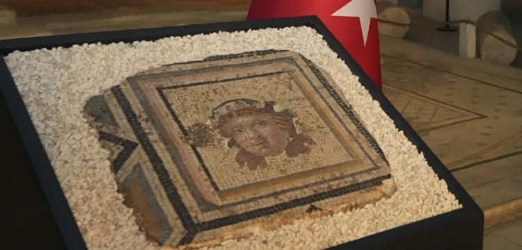 Çingene Kızı Mozaiğinin 13. Paneli 60 Yıllık Ayrılığın Ardından Zeugmaya Döndü