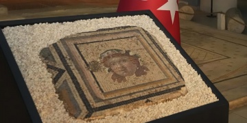 Çingene Kızı Mozaiğinin 13. Paneli 60 Yıllık Ayrılığın Ardından Zeugmaya Döndü