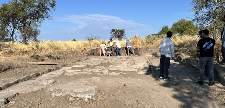 Troyada 1500 Yıllık Depremin İzleri Roma Caddesinde Ortaya Çıkarıldı