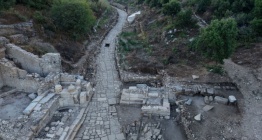 Aspendosta 2 Bin Yıllık Tiyatro Caddesi Gün Yüzüne Çıktı