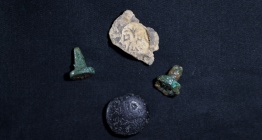 Konya Türkmen Karahöyük Kazılarında Hitit Mührü ile Roma Dönemi Altın Muska Bulundu