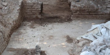 Hatayın Reyhanlı ilçesinde altyapı kazısında mozaikli bahöe bulundu