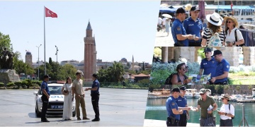 Antalyada turistler turizm polisleri sayesinde endişesiz ve güvenli seyahat ediyor