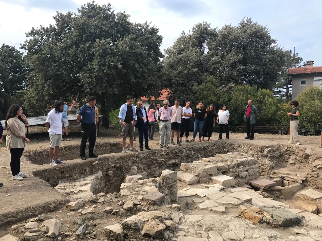 Kaymakamı Hüseyin Öner, Adramytteion Antik Kenti'ni ziyaret etti haberi - Arkeolojik Haber - Arkeoloji Haber - Arkeoloji Haberleri